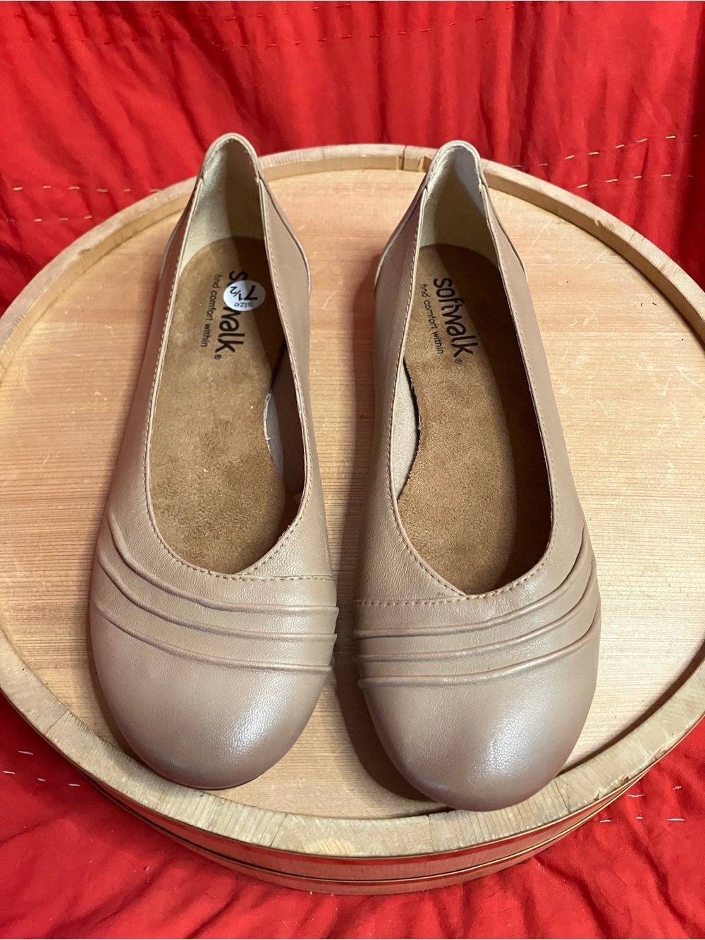 SoftWalk Womens Safi Beige Slip On Leather Ballet Flats Narrow Shoes Size 7.5N